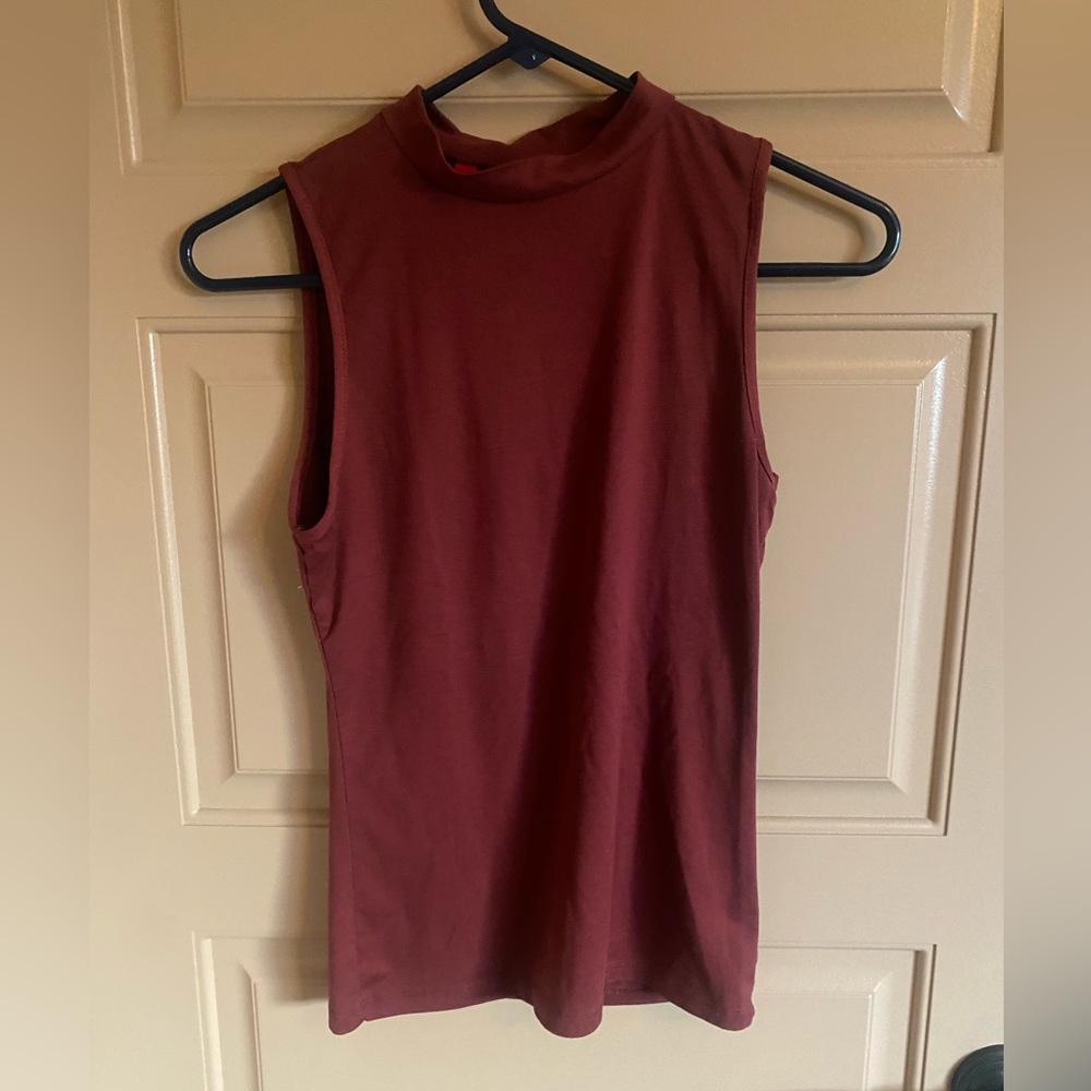 Rusty red soft fitted sleeveless shirt size xs